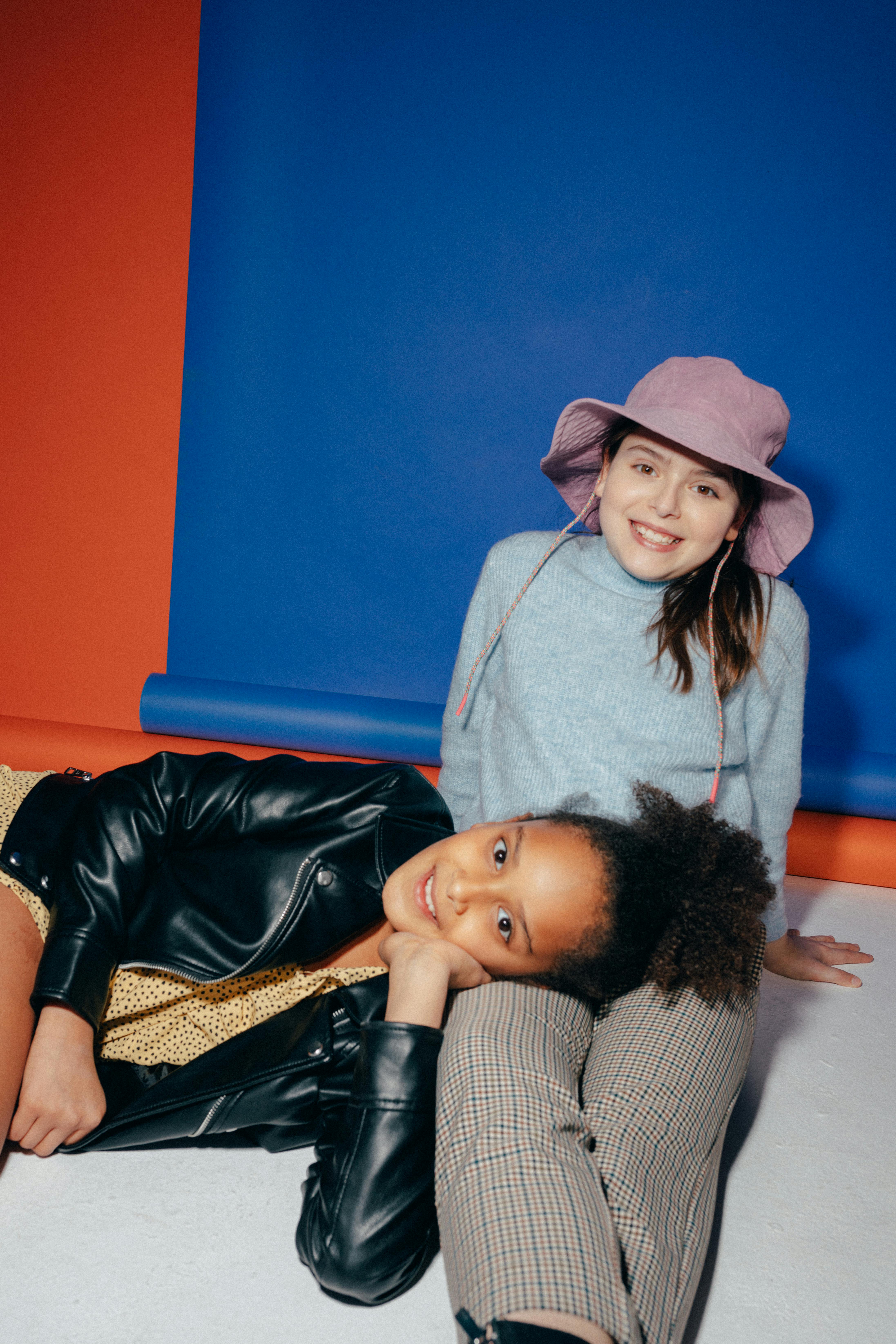 热播榜第3名：人物剪影氛围照